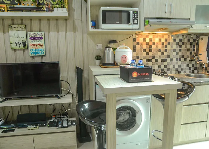 1 Bedroom At Green Pramuka Apartment By Travelio
